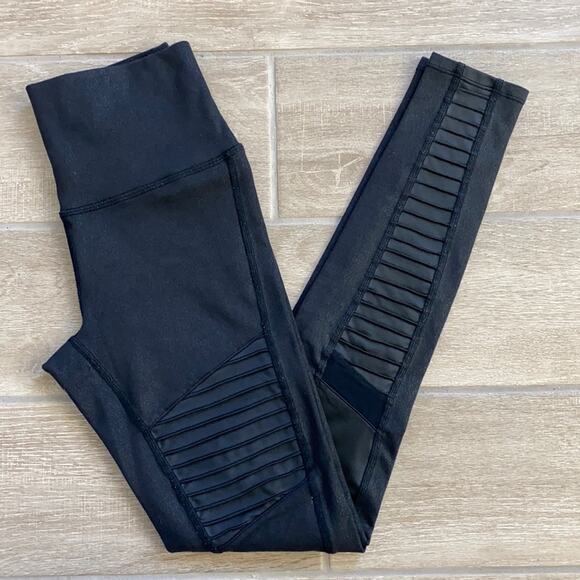 Alo Yoga Black Textured Faux Leather Moto Leggings Size: XS - Picture 1 of 4